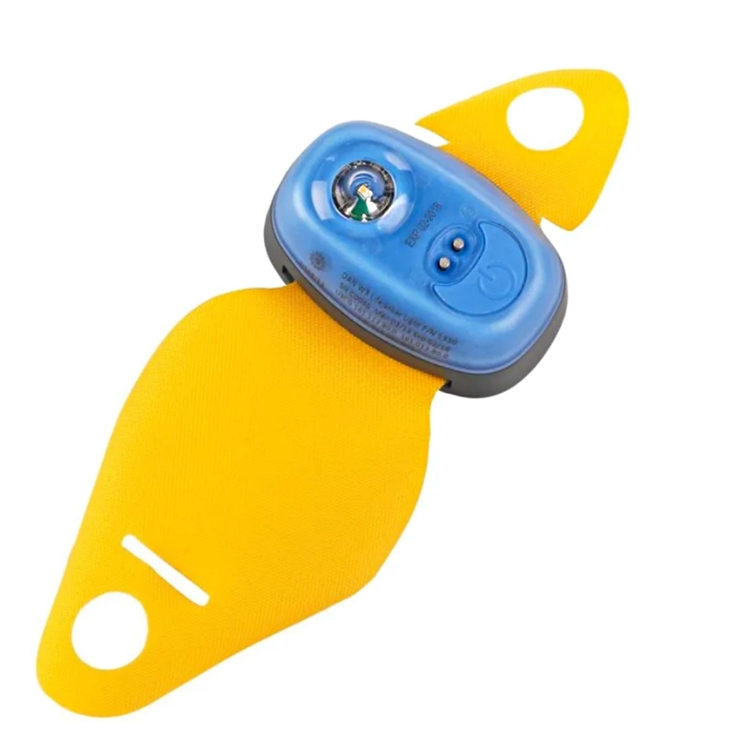 Lampe LED W3 SOLAS avec patte daccrochage pour gilet de sauvetage - Daniamant 